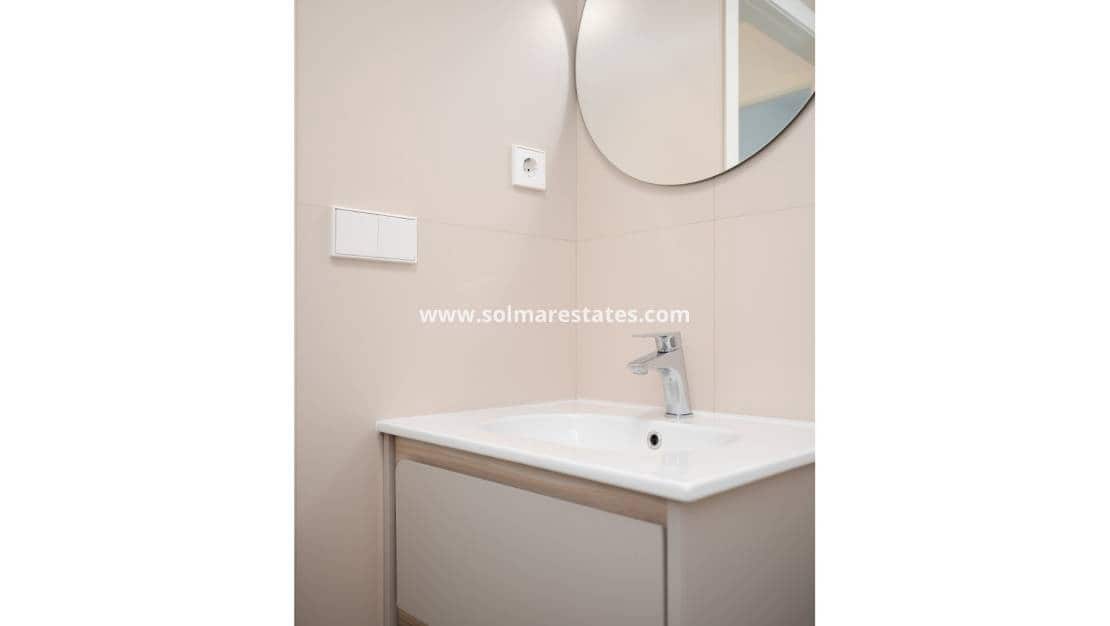 2 Zimmer Apartment zu verkaufen in Playa Flamenca mit Pool - 380.000 € (Ref: 9396707)