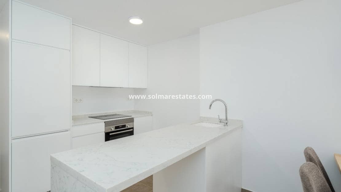 2 Zimmer Apartment zu verkaufen in Playa Flamenca mit Pool - 380.000 € (Ref: 9396707)