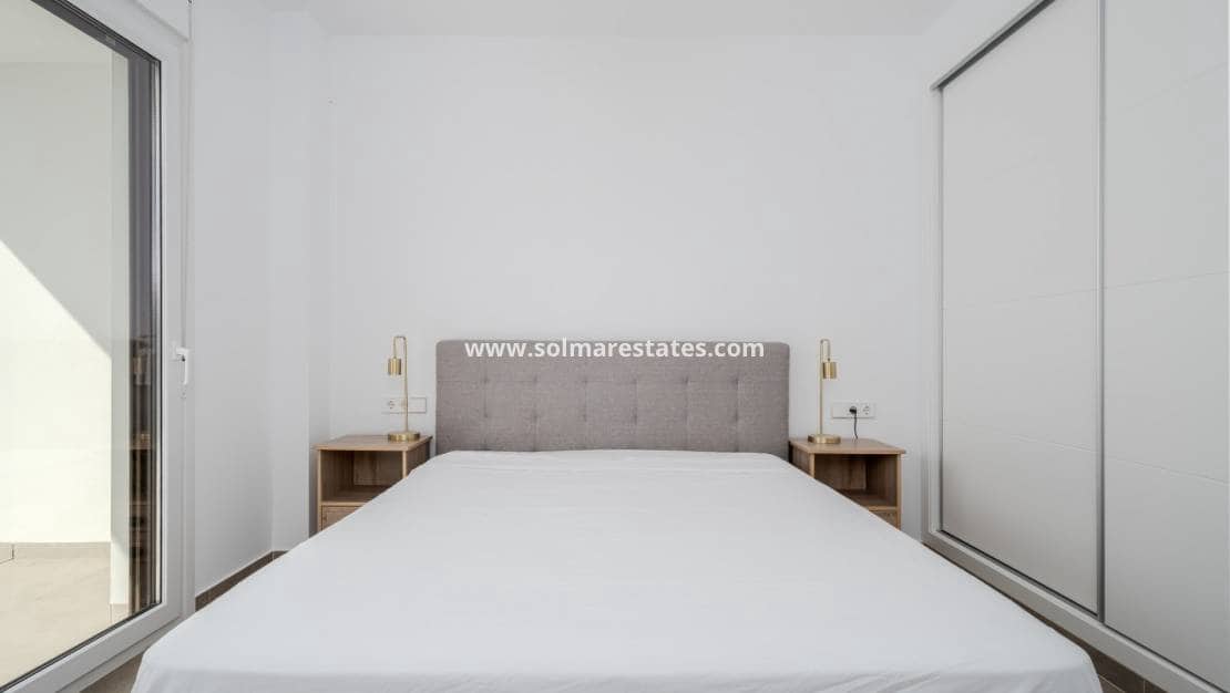 2 Zimmer Apartment zu verkaufen in Playa Flamenca mit Pool - 380.000 € (Ref: 9396707)