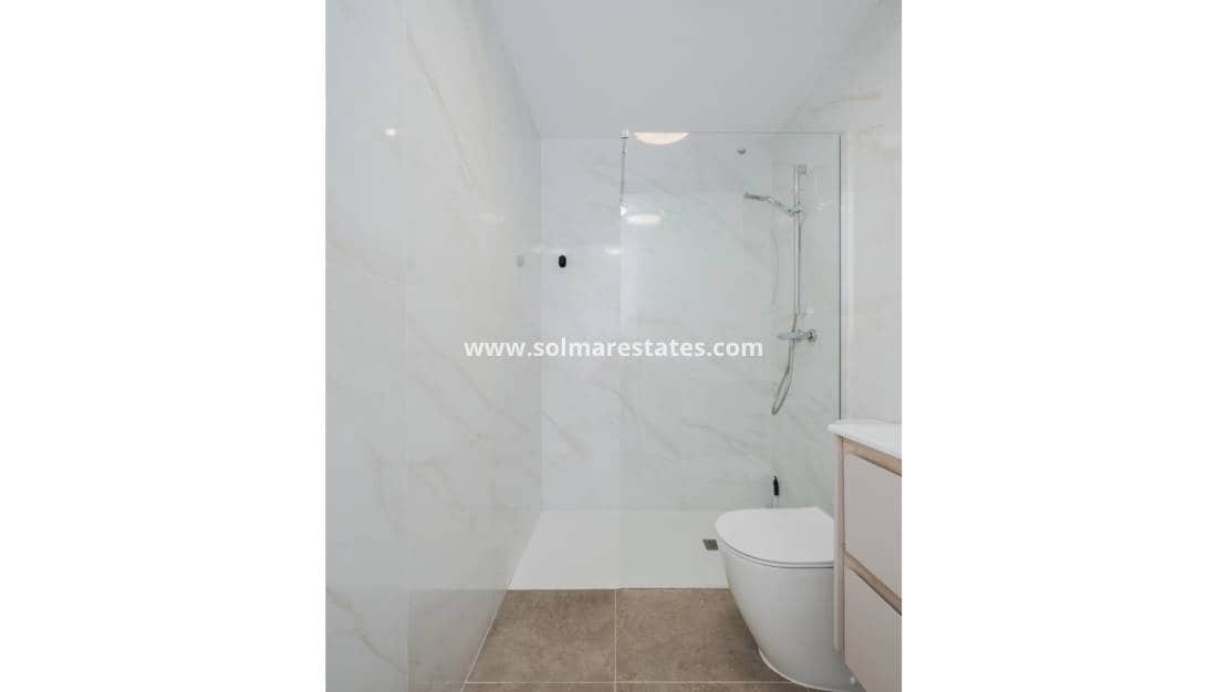 2 Zimmer Apartment zu verkaufen in Playa Flamenca mit Pool - 380.000 € (Ref: 9396707)