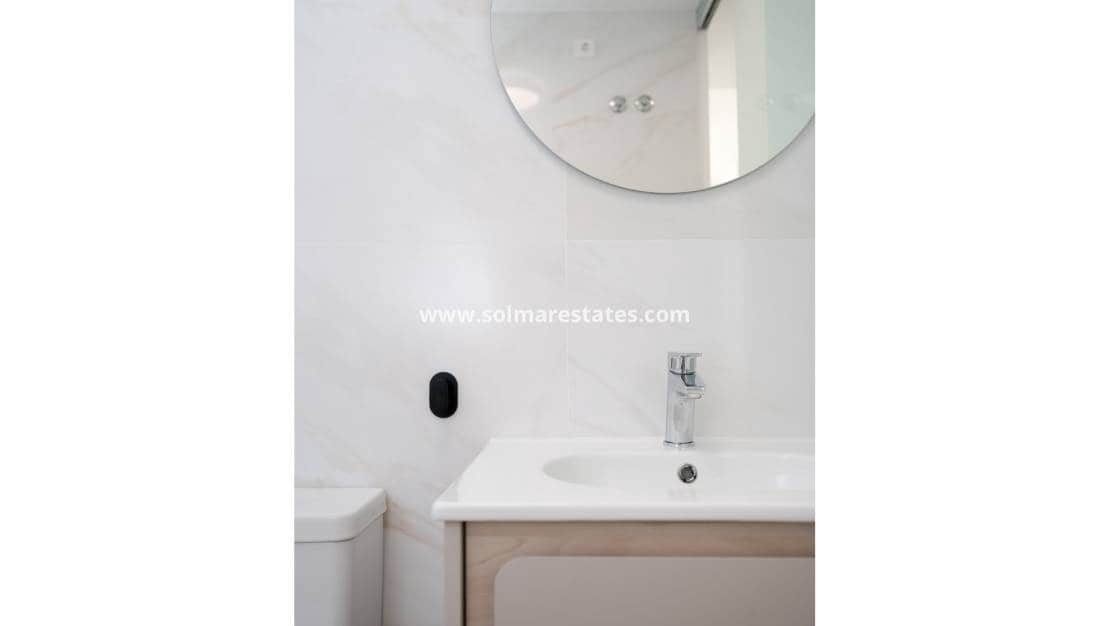 2 Zimmer Apartment zu verkaufen in Playa Flamenca mit Pool - 380.000 € (Ref: 9396707)