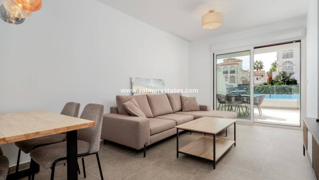 2 Zimmer Apartment zu verkaufen in Playa Flamenca mit Pool - 380.000 € (Ref: 9396707)