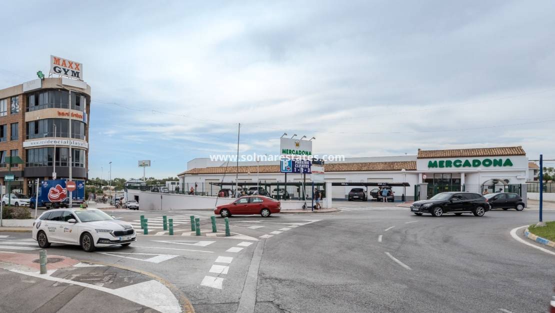 2 Zimmer Apartment zu verkaufen in Playa Flamenca mit Pool - 380.000 € (Ref: 9396707)