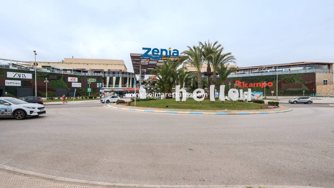 2 Zimmer Apartment zu verkaufen in Playa Flamenca mit Pool - 380.000 € (Ref: 9396707)