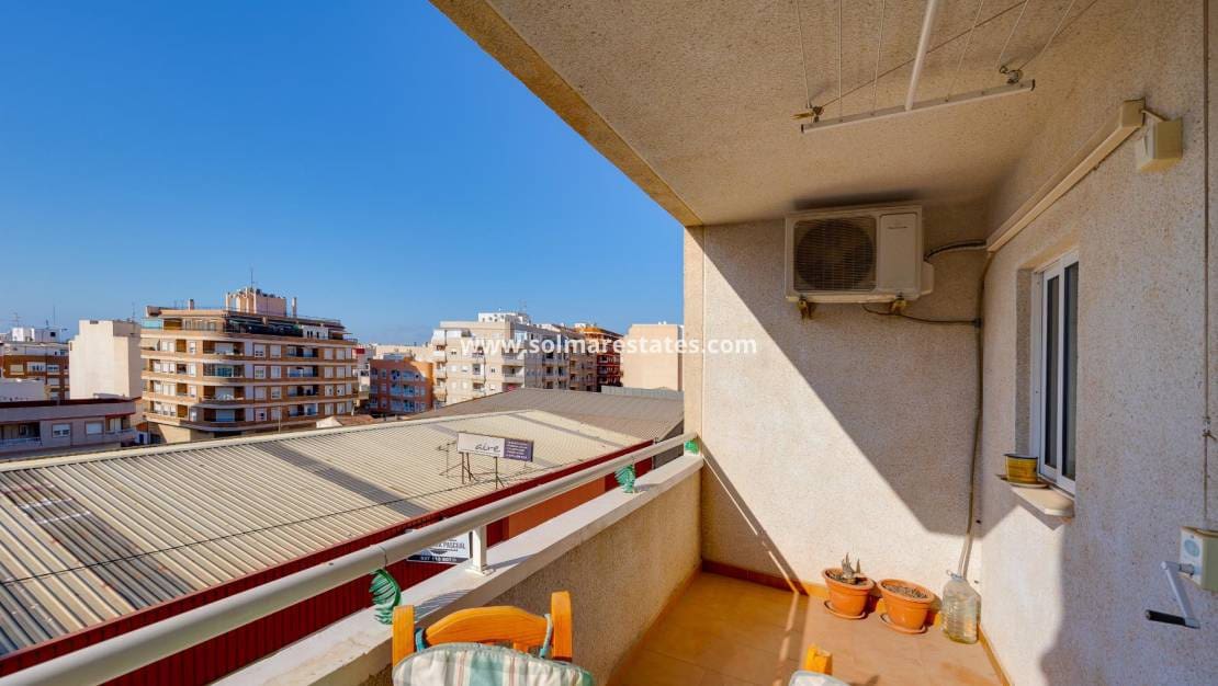 2 bedroom Apartment for sale in Torrevieja with pool - € 139,500 (Ref: 9396708)