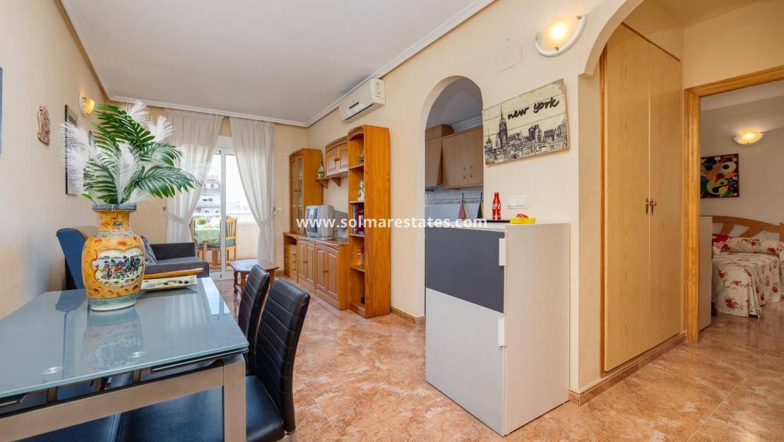 2 bedroom Apartment for sale in Torrevieja with pool - € 139,500 (Ref: 9396708)