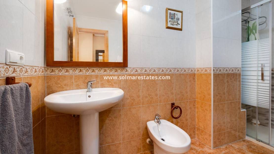 2 bedroom Apartment for sale in Torrevieja with pool - € 139,500 (Ref: 9396708)