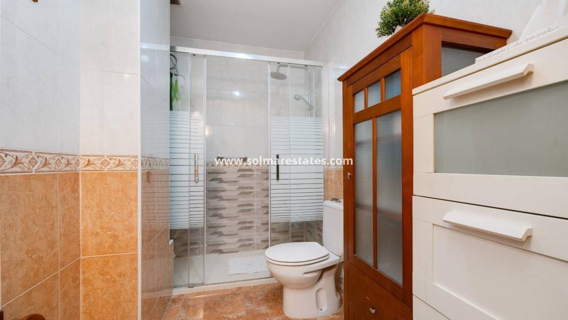 2 bedroom Apartment for sale in Torrevieja with pool - € 139,500 (Ref: 9396708)