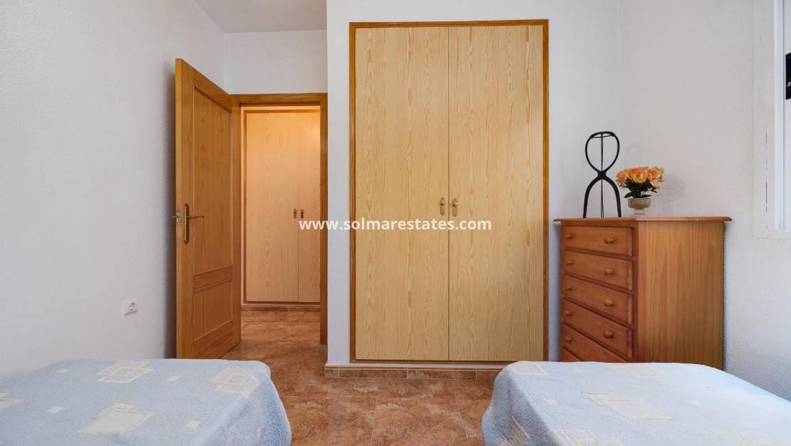 2 bedroom Apartment for sale in Torrevieja with pool - € 139,500 (Ref: 9396708)