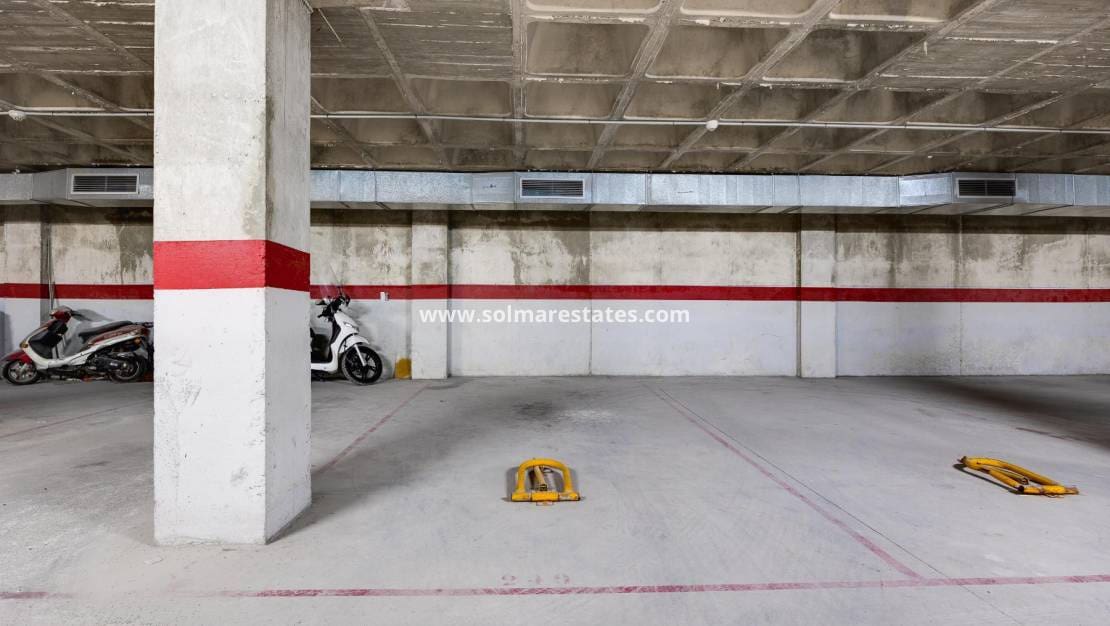 2 bedroom Apartment for sale in Torrevieja with pool - € 139,500 (Ref: 9396708)