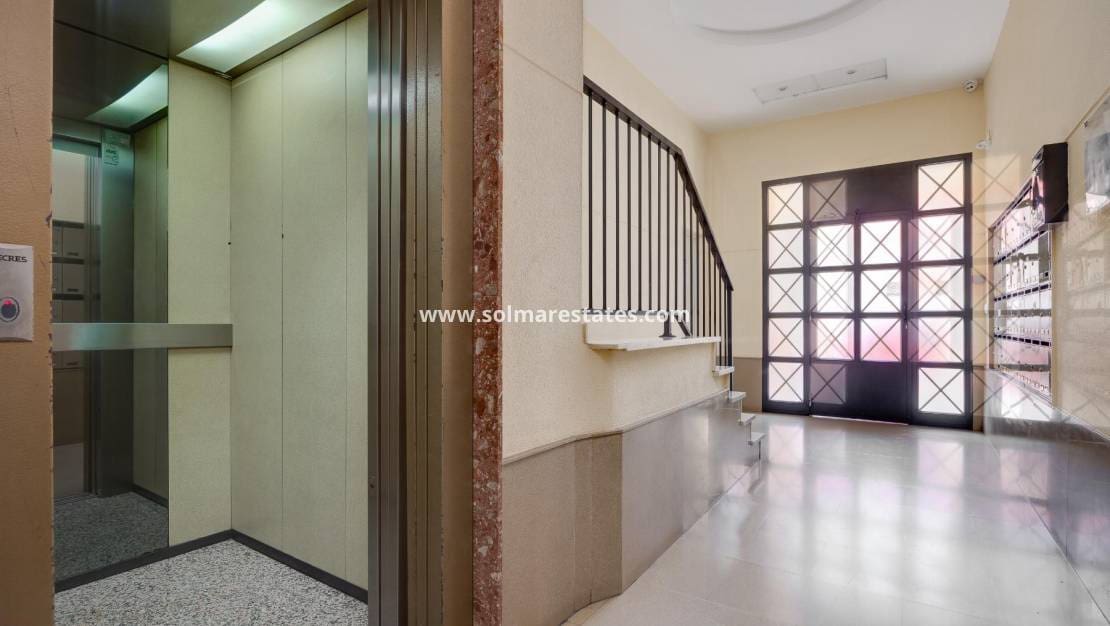 2 bedroom Apartment for sale in Torrevieja with pool - € 139,500 (Ref: 9396708)