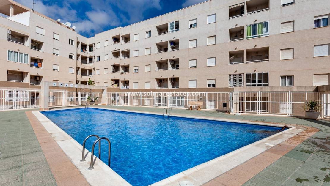 2 bedroom Apartment for sale in Torrevieja with pool - € 139,500 (Ref: 9396708)