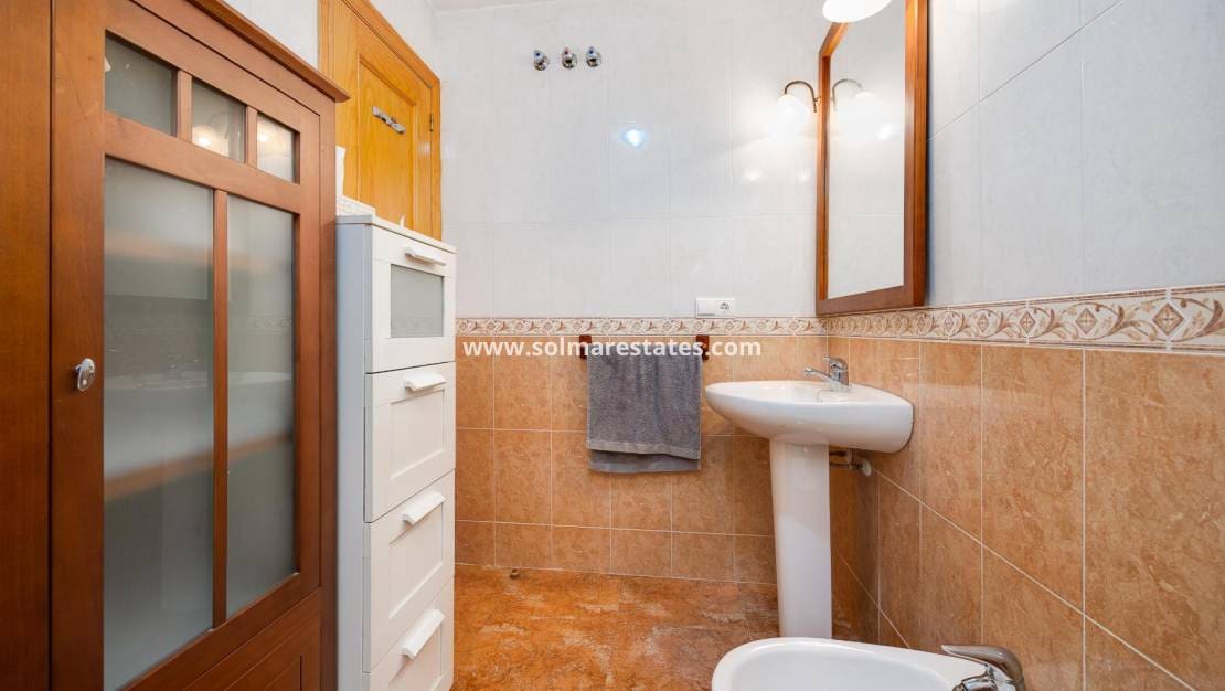 2 bedroom Apartment for sale in Torrevieja with pool - € 139,500 (Ref: 9396708)