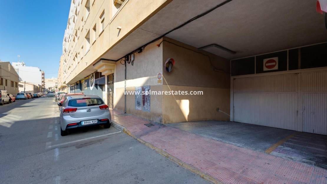 2 bedroom Apartment for sale in Torrevieja with pool - € 139,500 (Ref: 9396708)