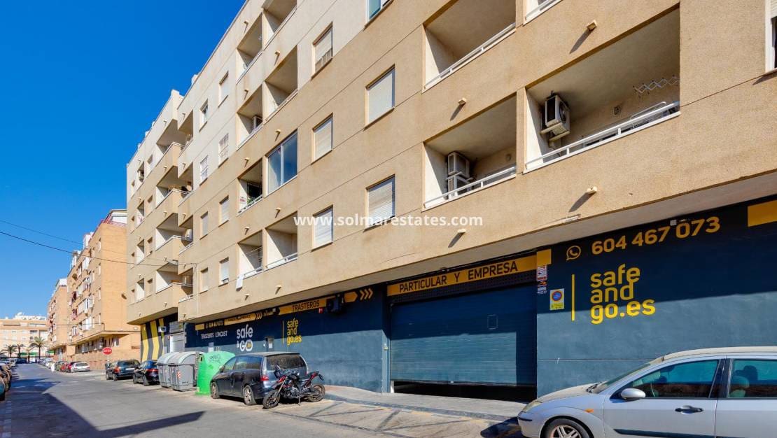 2 bedroom Apartment for sale in Torrevieja with pool - € 139,500 (Ref: 9396708)