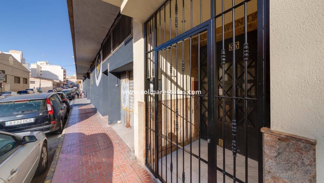 2 bedroom Apartment for sale in Torrevieja with pool - € 139,500 (Ref: 9396708)