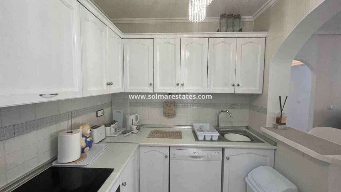 2 soveværelse Bungalow til salg i Orihuela Costa med swimmingpool - € 219.999 (Ref: 9398065)