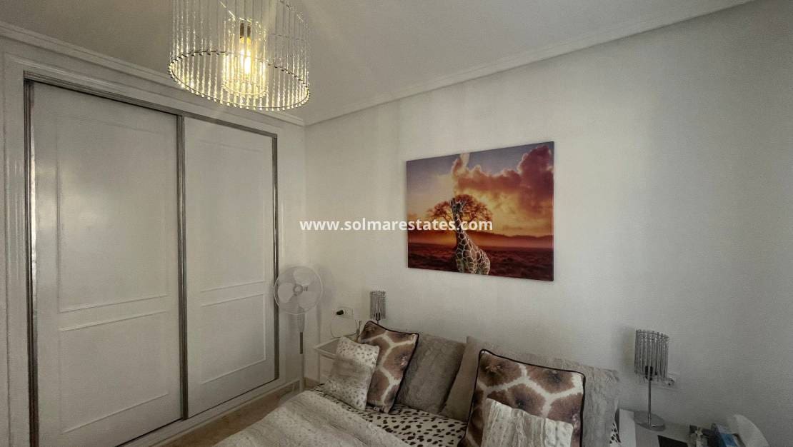 2 soveværelse Bungalow til salg i Orihuela Costa med swimmingpool - € 219.999 (Ref: 9398065)