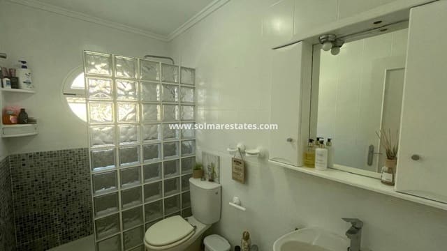 2 bedroom Bungalow for sale in Punta Prima, Orihuela with pool - € 219,999 (Ref: 9398065)