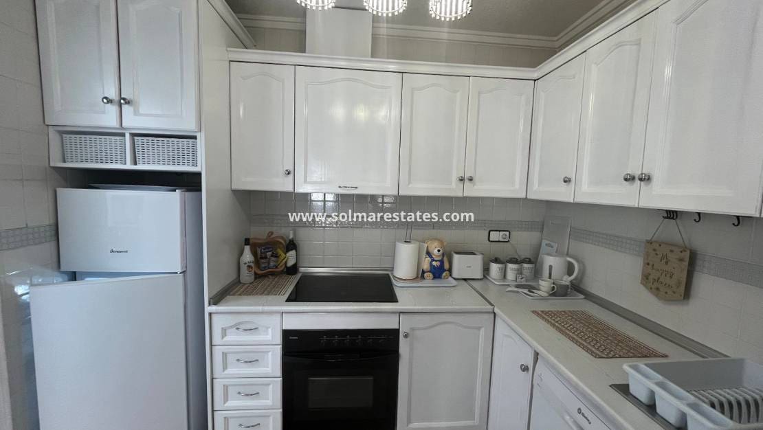 2 soveværelse Bungalow til salg i Orihuela Costa med swimmingpool - € 219.999 (Ref: 9398065)