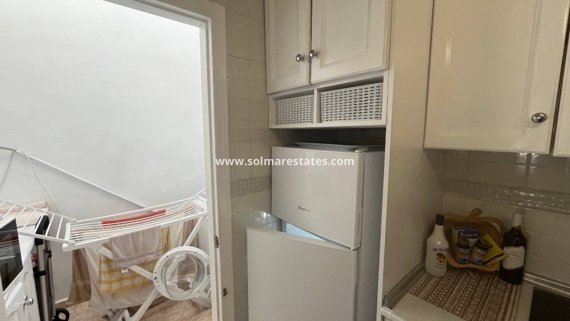 2 soveværelse Bungalow til salg i Orihuela Costa med swimmingpool - € 219.999 (Ref: 9398065)