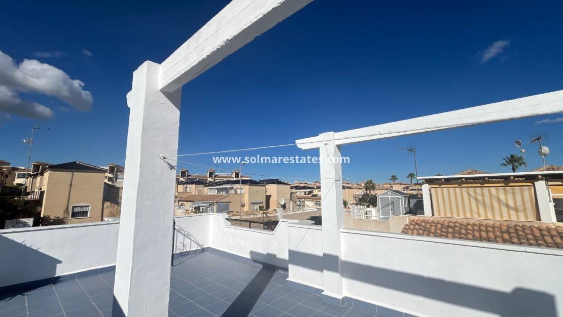 2 soveværelse Bungalow til salg i Orihuela Costa med swimmingpool - € 219.999 (Ref: 9398065)