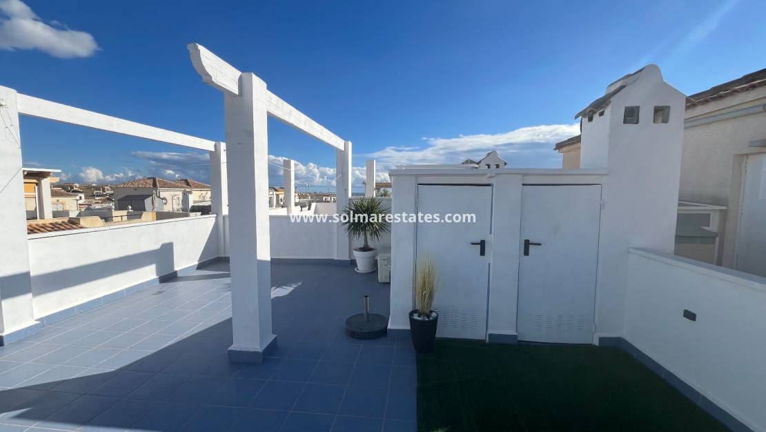 2 soveværelse Bungalow til salg i Orihuela Costa med swimmingpool - € 219.999 (Ref: 9398065)