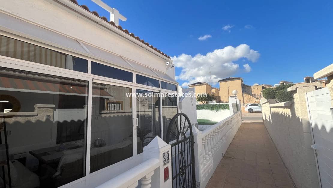 2 soveværelse Bungalow til salg i Orihuela Costa med swimmingpool - € 219.999 (Ref: 9398065)