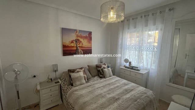 2 bedroom Bungalow for sale in Punta Prima, Orihuela with pool - € 219,999 (Ref: 9398065)