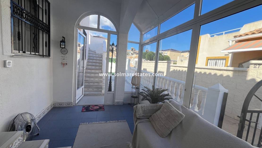 2 soveværelse Bungalow til salg i Orihuela Costa med swimmingpool - € 219.999 (Ref: 9398065)