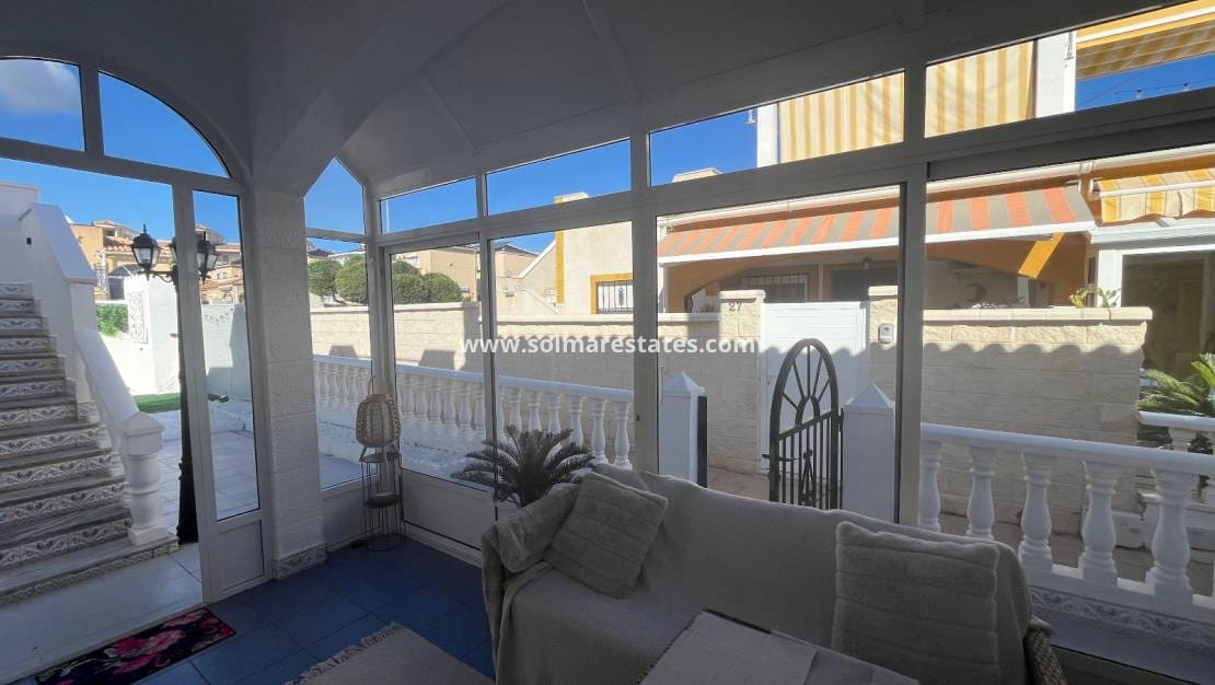 2 soveværelse Bungalow til salg i Orihuela Costa med swimmingpool - € 219.999 (Ref: 9398065)