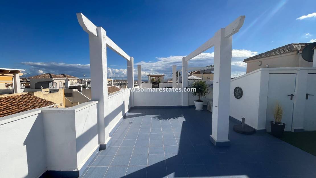 2 soveværelse Bungalow til salg i Orihuela Costa med swimmingpool - € 219.999 (Ref: 9398065)