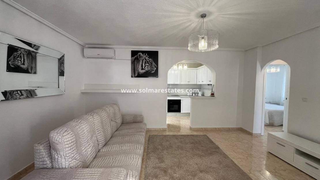 2 soveværelse Bungalow til salg i Orihuela Costa med swimmingpool - € 209.999 (Ref: 9398065)