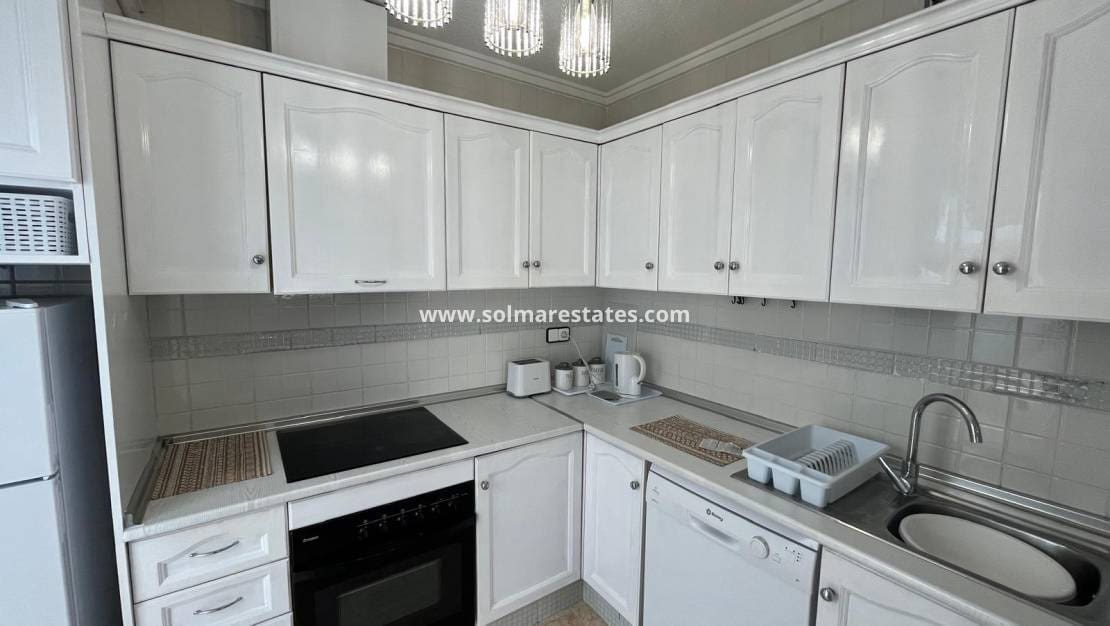 2 soveværelse Bungalow til salg i Orihuela Costa med swimmingpool - € 209.999 (Ref: 9398065)