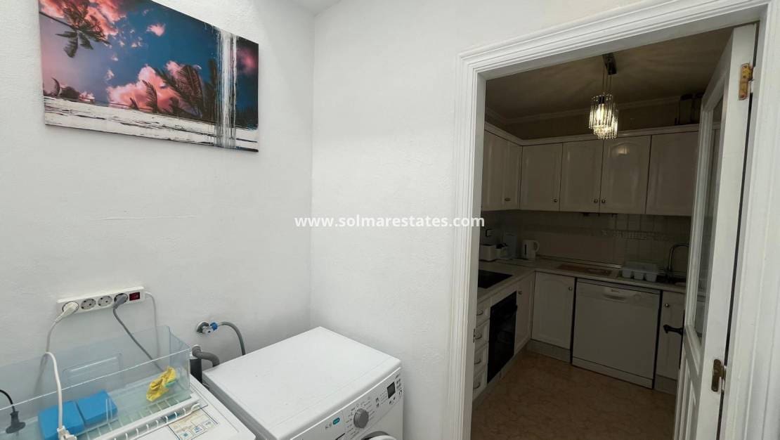 2 soveværelse Bungalow til salg i Orihuela Costa med swimmingpool - € 209.999 (Ref: 9398065)