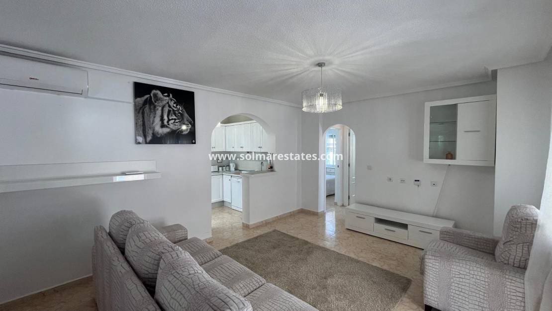2 soveværelse Bungalow til salg i Orihuela Costa med swimmingpool - € 209.999 (Ref: 9398065)
