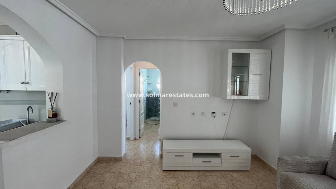 2 soveværelse Bungalow til salg i Orihuela Costa med swimmingpool - € 209.999 (Ref: 9398065)