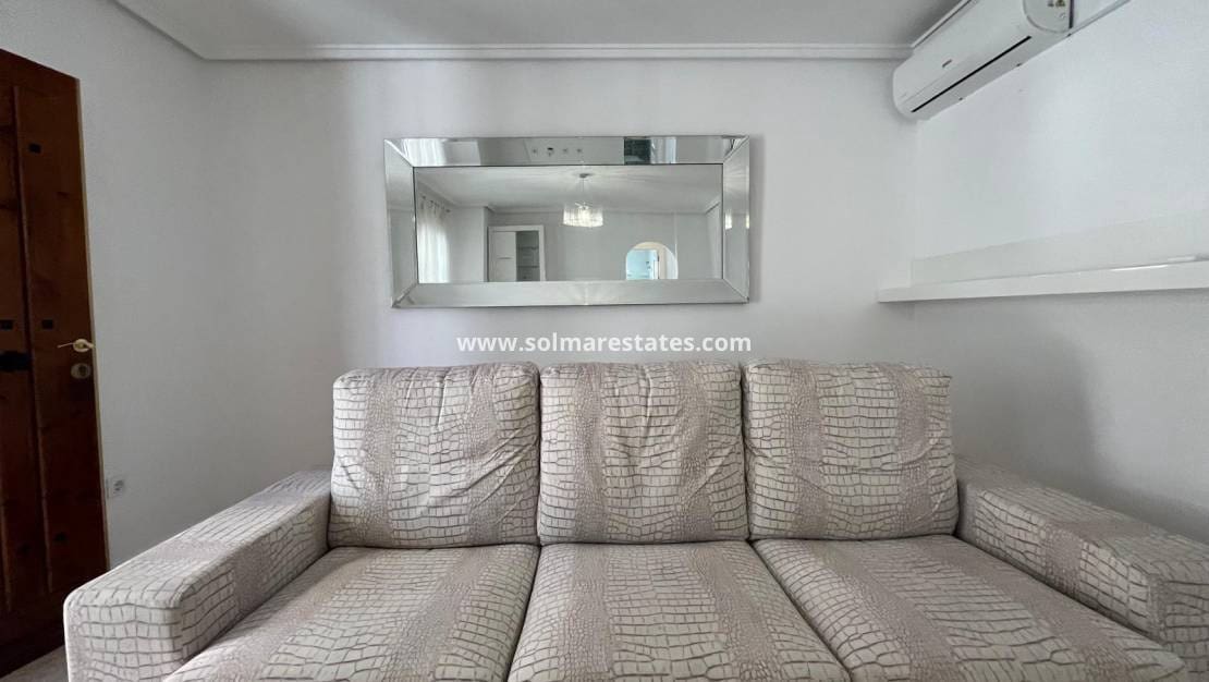 2 soveværelse Bungalow til salg i Orihuela Costa med swimmingpool - € 209.999 (Ref: 9398065)
