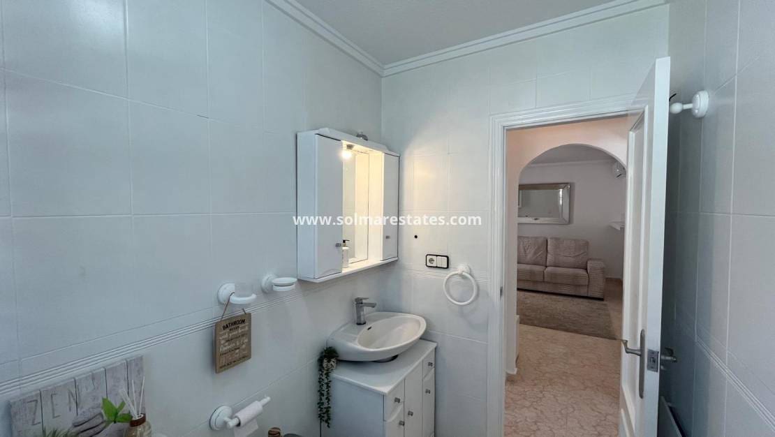 2 soveværelse Bungalow til salg i Orihuela Costa med swimmingpool - € 209.999 (Ref: 9398065)