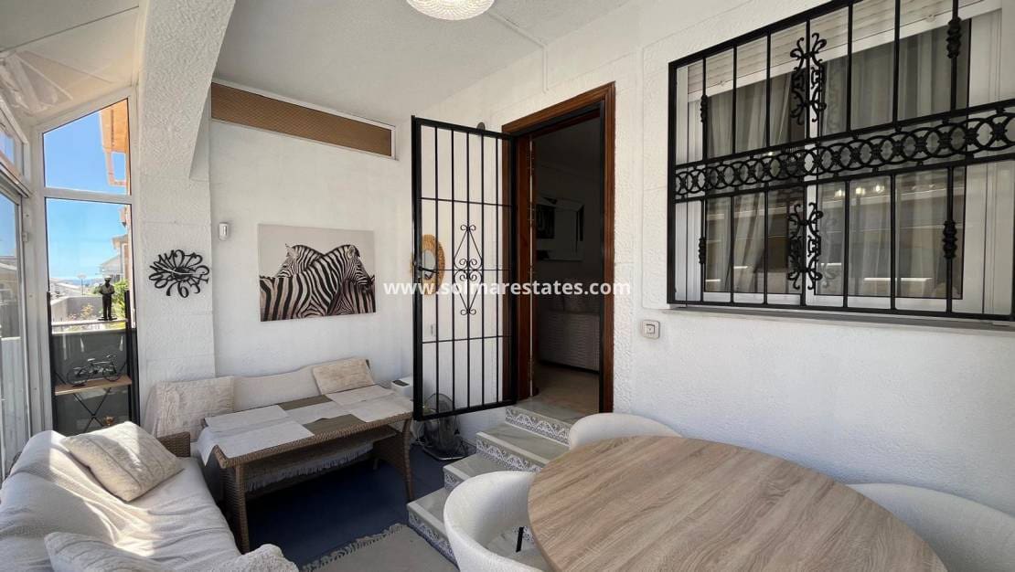 2 soveværelse Bungalow til salg i Orihuela Costa med swimmingpool - € 209.999 (Ref: 9398065)