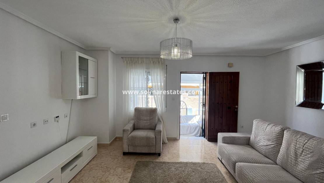 2 soveværelse Bungalow til salg i Orihuela Costa med swimmingpool - € 209.999 (Ref: 9398065)