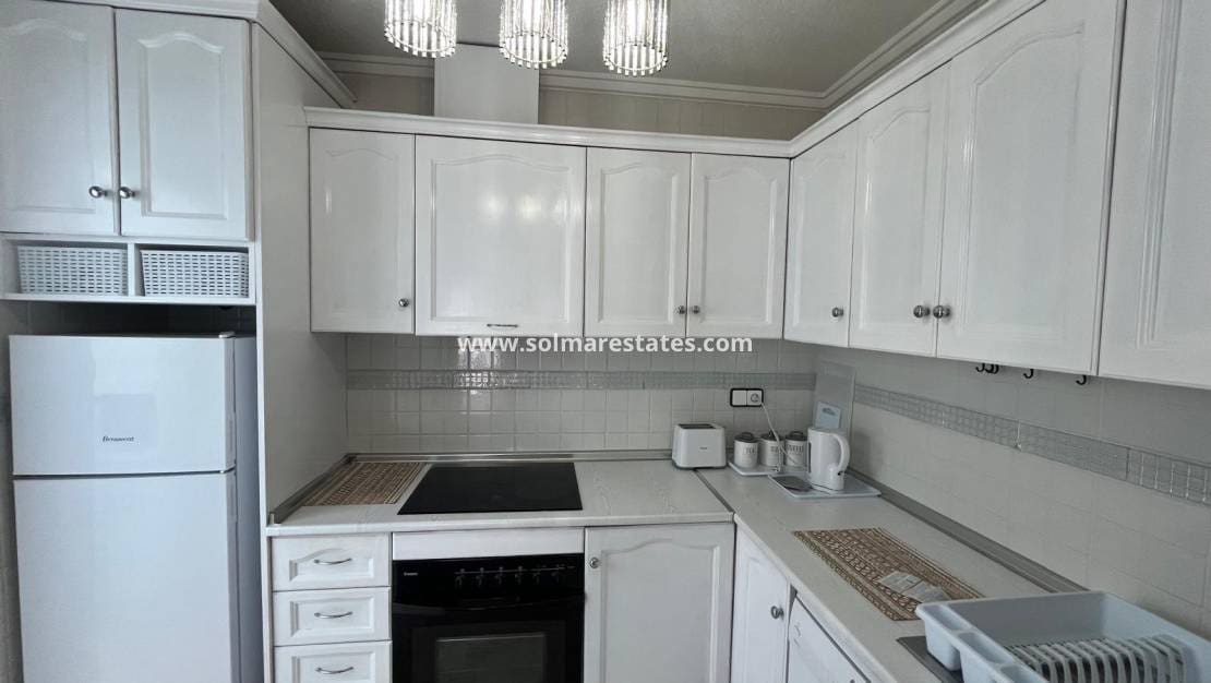 2 soveværelse Bungalow til salg i Orihuela Costa med swimmingpool - € 209.999 (Ref: 9398065)