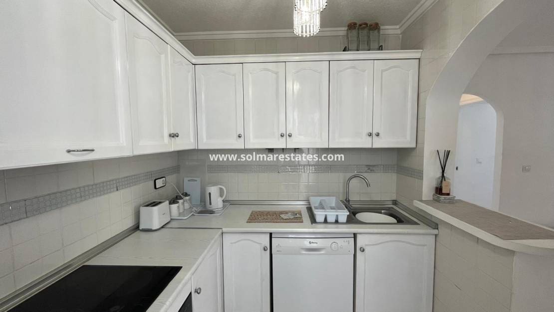 2 soveværelse Bungalow til salg i Orihuela Costa med swimmingpool - € 209.999 (Ref: 9398065)