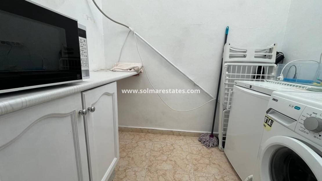 2 soveværelse Bungalow til salg i Orihuela Costa med swimmingpool - € 209.999 (Ref: 9398065)