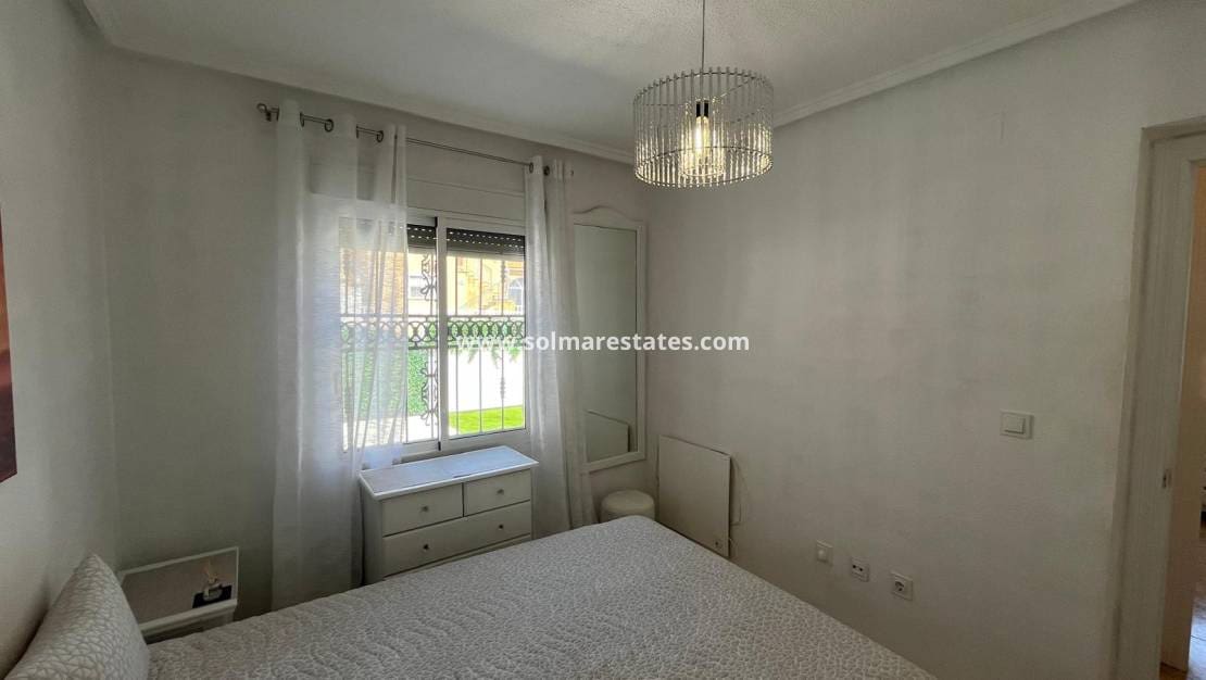 2 soveværelse Bungalow til salg i Orihuela Costa med swimmingpool - € 209.999 (Ref: 9398065)
