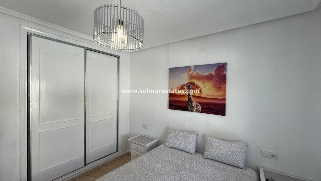 2 soveværelse Bungalow til salg i Orihuela Costa med swimmingpool - € 209.999 (Ref: 9398065)