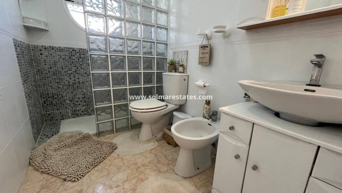 2 soveværelse Bungalow til salg i Orihuela Costa med swimmingpool - € 209.999 (Ref: 9398065)