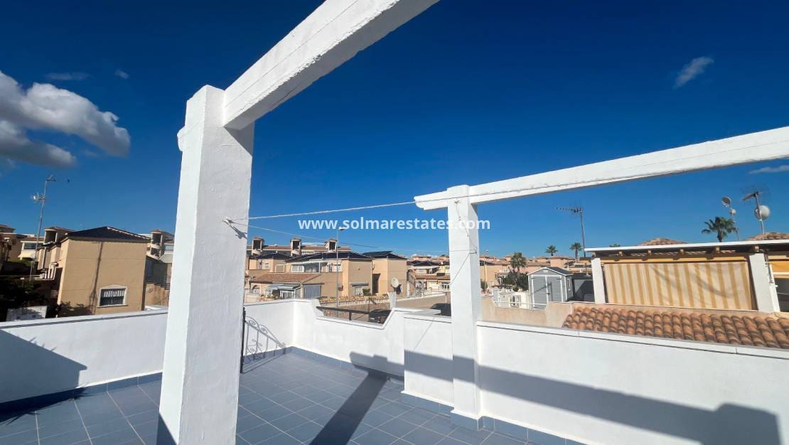 2 soveværelse Bungalow til salg i Orihuela Costa med swimmingpool - € 209.999 (Ref: 9398065)