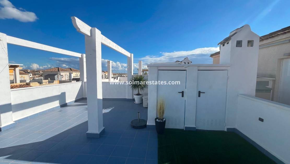 2 soveværelse Bungalow til salg i Orihuela Costa med swimmingpool - € 209.999 (Ref: 9398065)