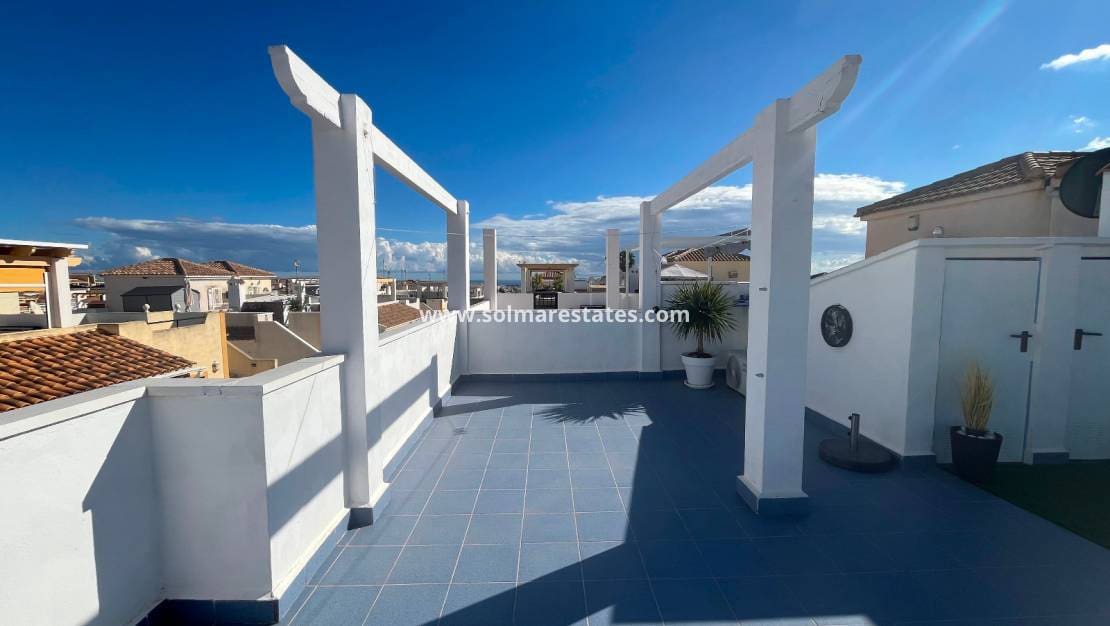 2 soveværelse Bungalow til salg i Orihuela Costa med swimmingpool - € 209.999 (Ref: 9398065)